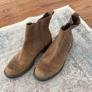 Clarks brand Chelsea boots